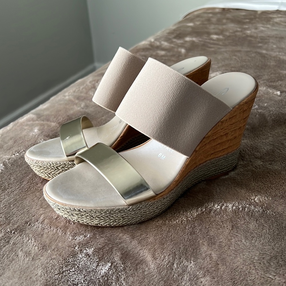Comtesa wedges